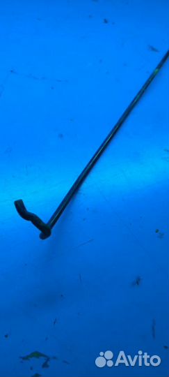 Упор капота