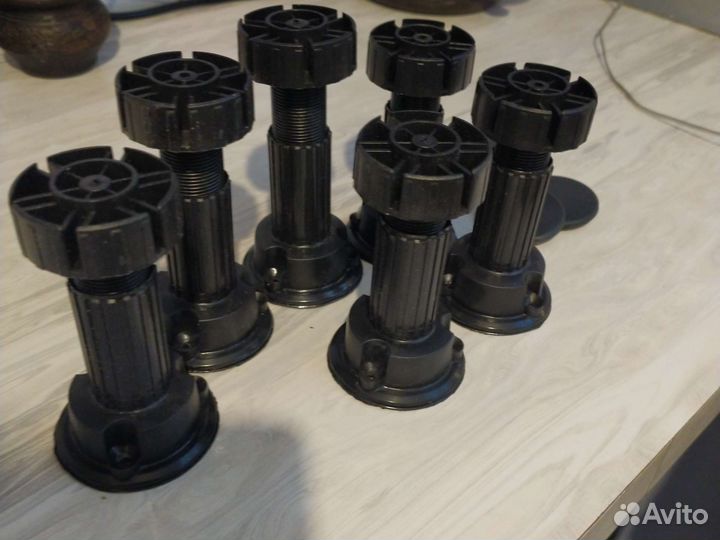 Опора мебельная регулируемая