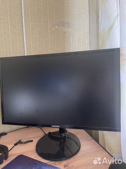 Монитор Samsung