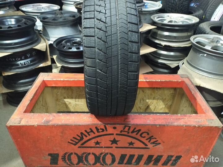 Bridgestone Blizzak VRX 235/45 R17