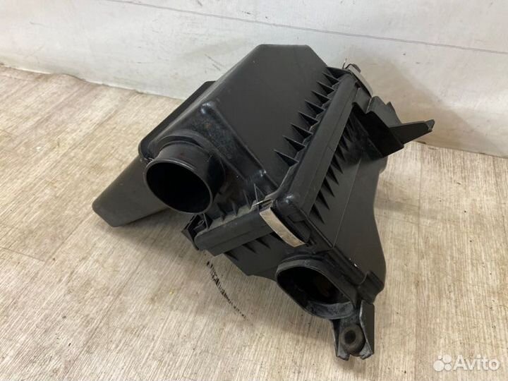 Корпус воздушного фильтра Mitsubishi Colt Z32A