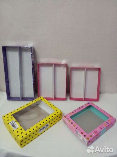 Картонные коробки с прозрачным окном