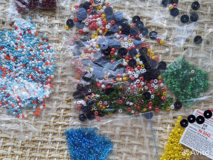 Бисер для вышивания, новый и россыпью