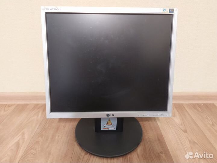 Монитор LG flatron L1751SQ