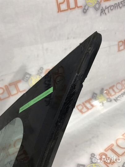 Стекло багажника правое Toyota prius ZVW30 2009-2