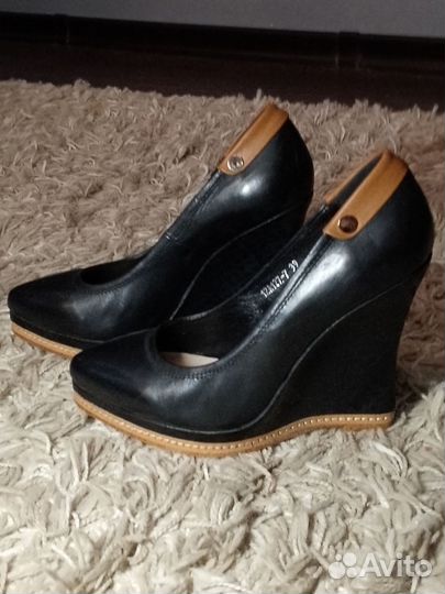 Туфли на танкетке