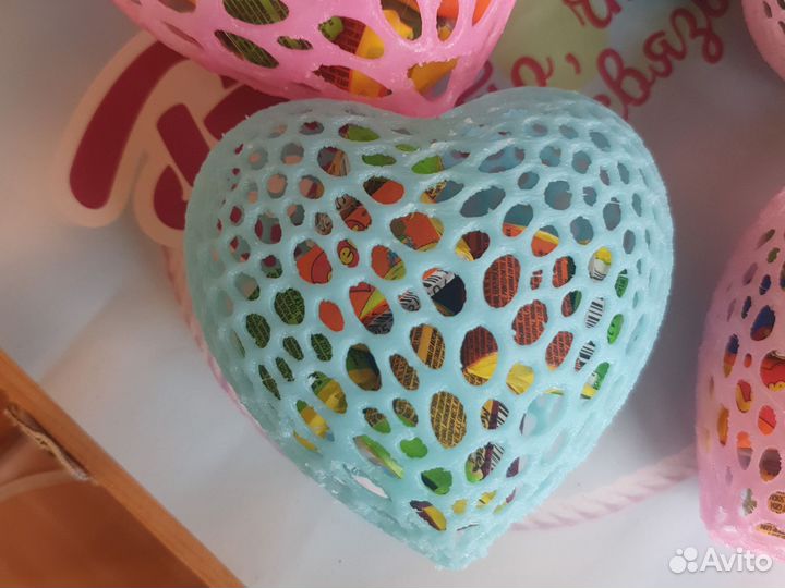 3D сердечко с жевательной резинкой Love is