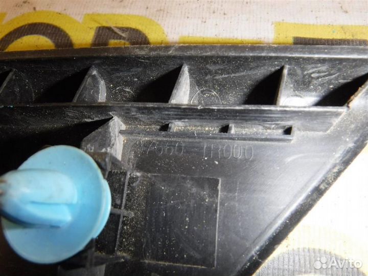 Крышка зеркала внутренняя правая Hyundai Solaris