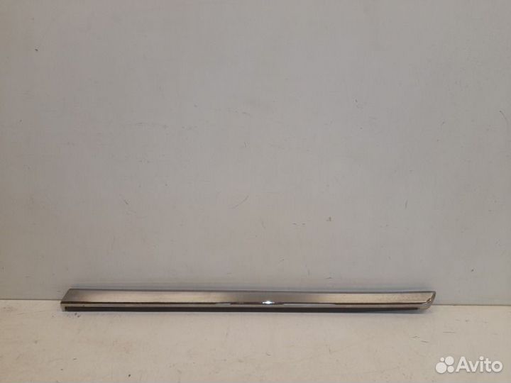 Молдинг двери передний правый Toyota Land Cruiser