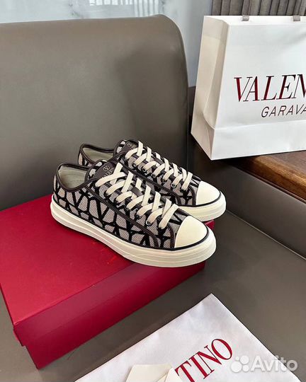 Кроссовки женские valentino