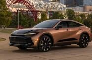 Toyota Crown S235 (2022—2026) Седан