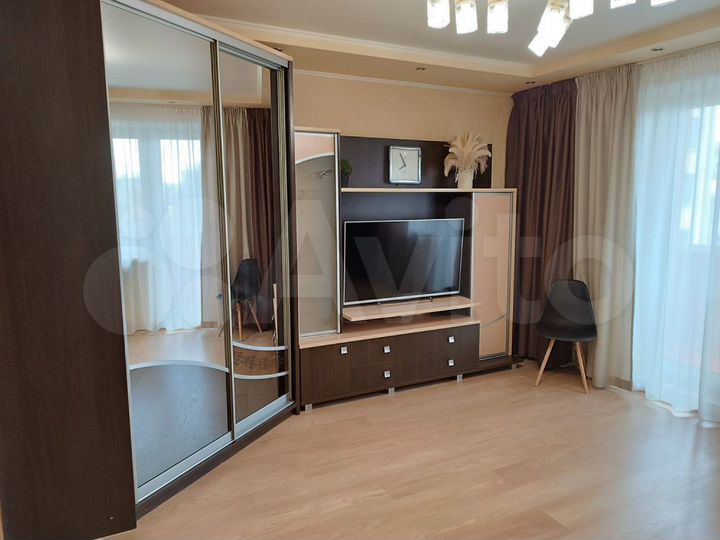 2-к. квартира, 57 м², 3/10 эт.