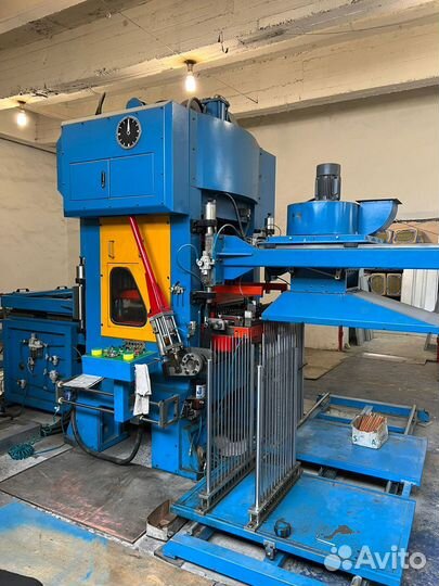 Оператор штамповочного пресса