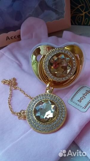 Детская соска-пустышка.Золотая с бриллиантом