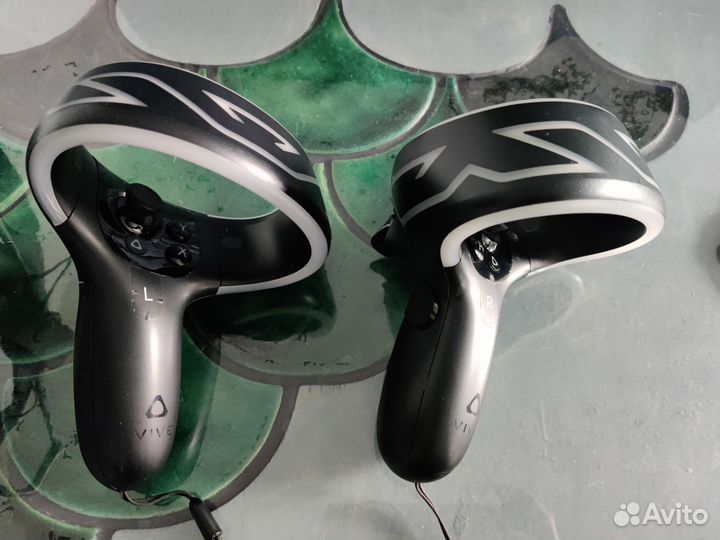 HTC Vive Cosmos (шлем виртуальной реальности)