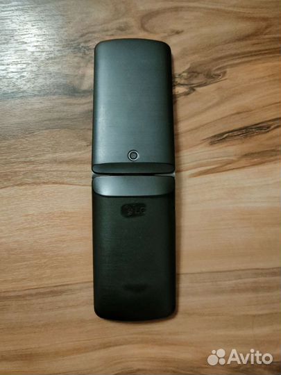 Мобильный телефон LG