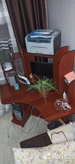 Угловой компьютерный стол