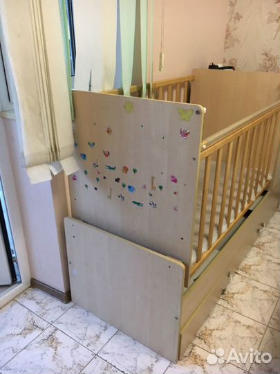 Детская кровать с комодом