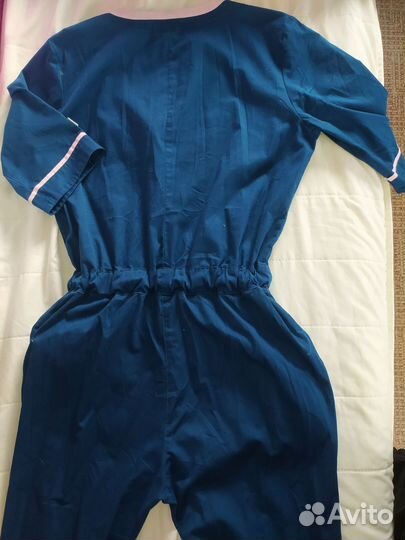 Медицинский комбинезон.халат