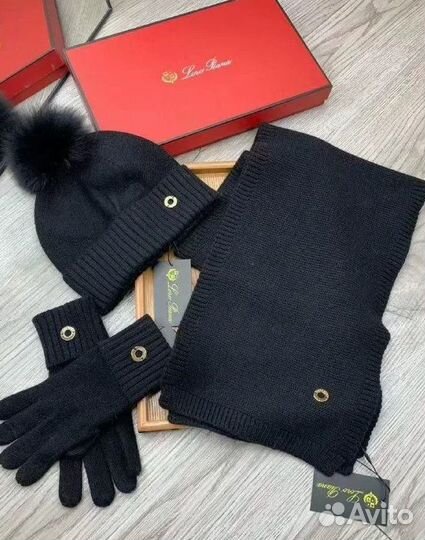 Комплект шапка, шарф и перчатки