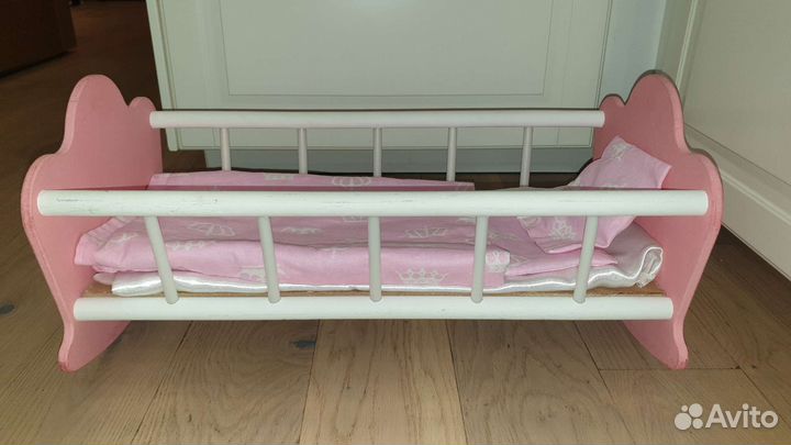 Деревянная кроватка для кукол