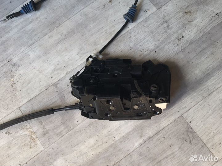 Замок двери задней правой vw Passat cc 5N0839016d