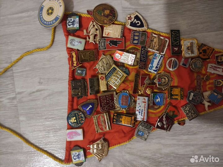 Значки и вымпел