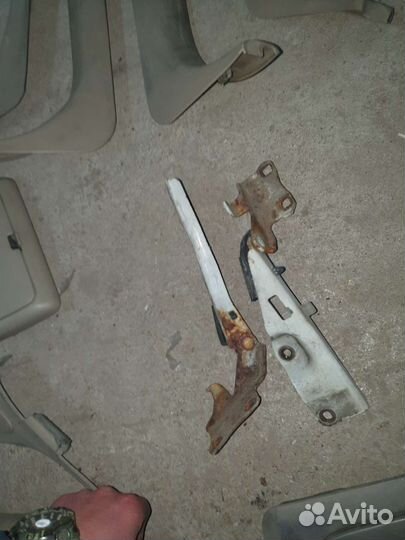 Петли капота на nissan цефиро