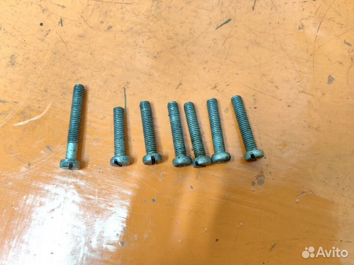 Винты левой крышки двигателя Иж Юпитер 3