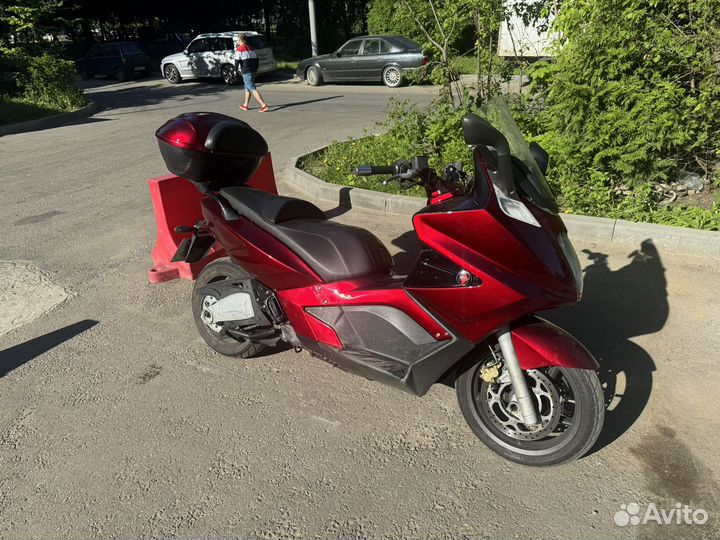 Макси скутер