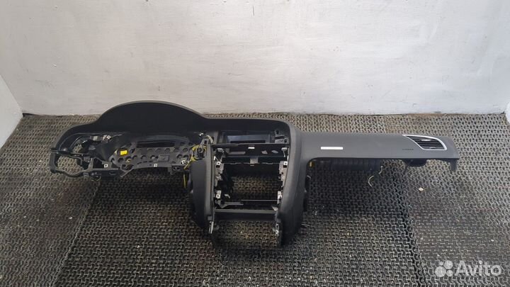 Панель передняя салона Audi A5, 2009