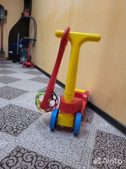 Самокат и Каталка весёлый мяч