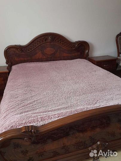 Спальный гарнитур