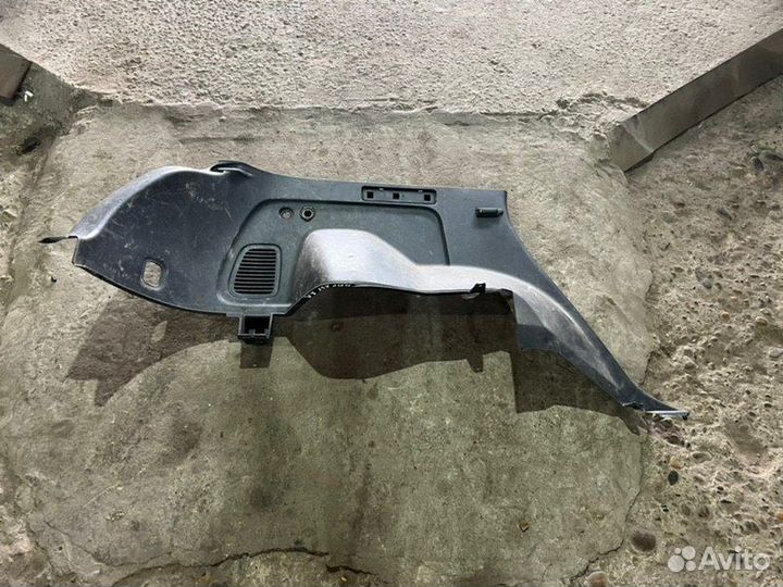 Накладка проема багажника задняя левая Mitsubishi