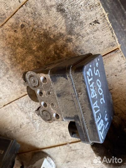 Блок Abs Toyota Vitz