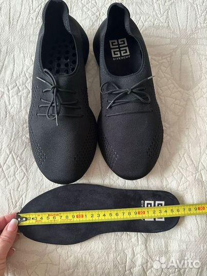 Женские кроссовки Gyvenchy
