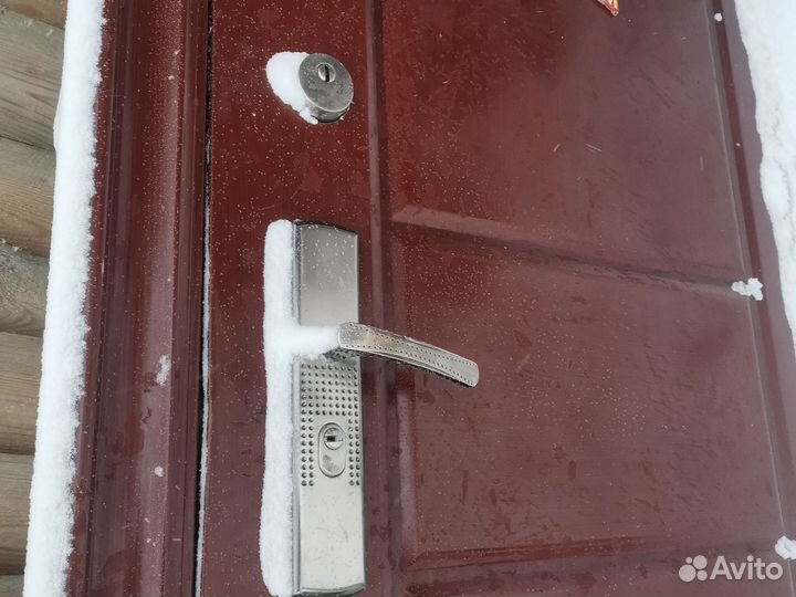 Дверь входная металлическая