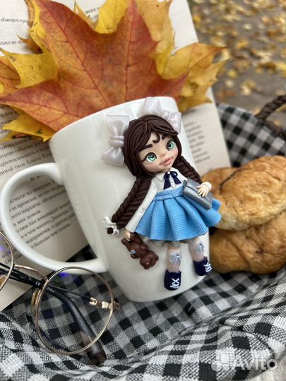 Кружка с декором из полимерной глины 