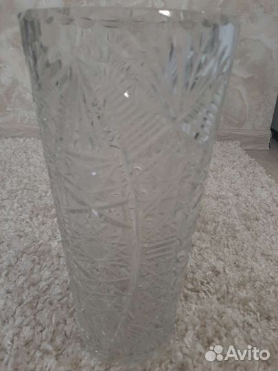 Большая хрустальная ваза для цветов