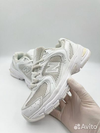 Кроссовки NB 530 Белые