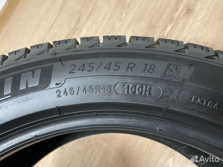 Michelin X-Ice 3 245/45 R18 100H