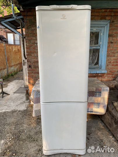 Холодильник indesit