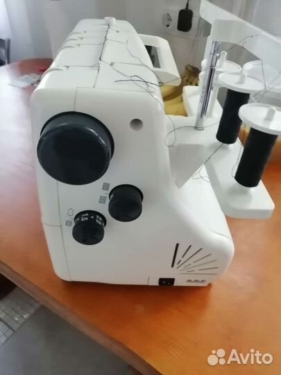 Швейная машина оверлок Janome