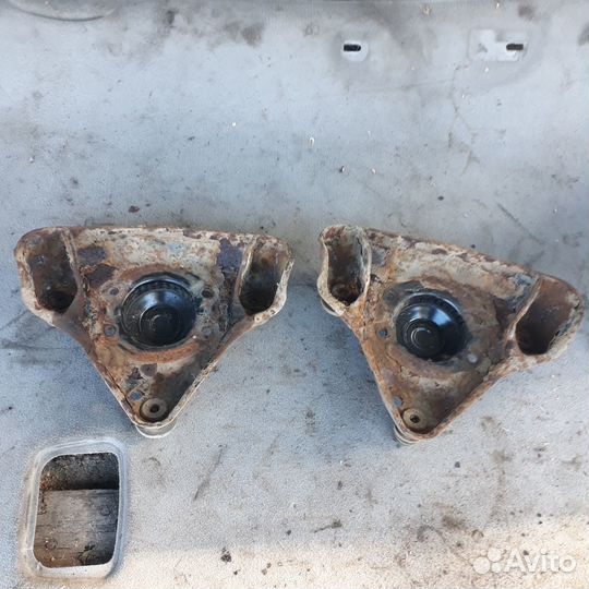 Кронштейны(чашки) передних стоек Ауди А4Б5 VW Б5