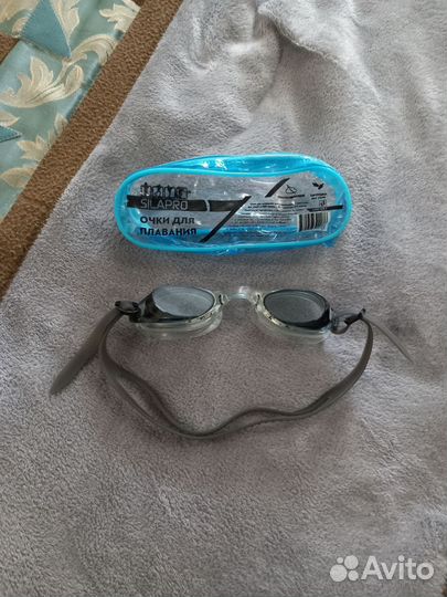 Шапочка и очки для бассейна детские,халат