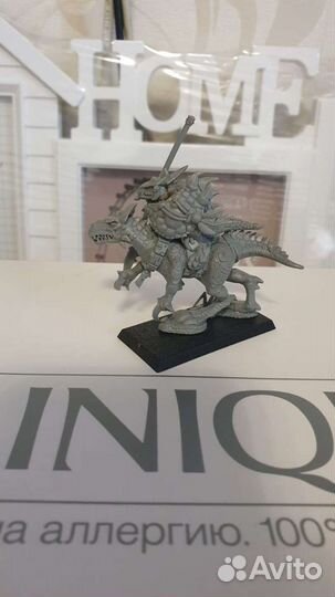 Коллекционная фигурка