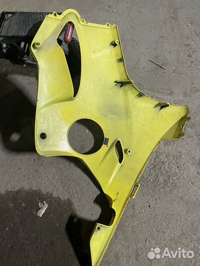 Боковой пластик на honda F4i