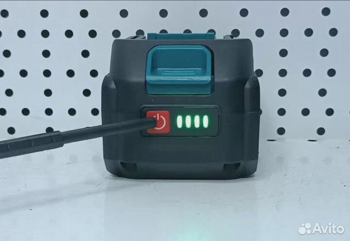 Аккумулятор Макита + зарядное устройство