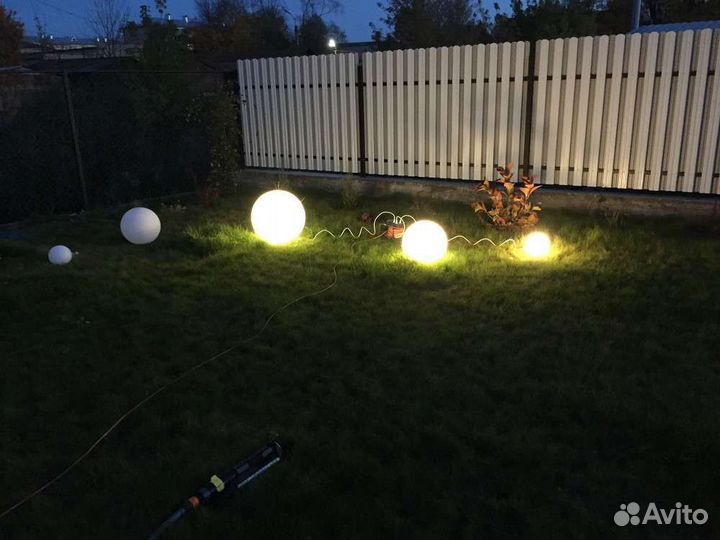 Украшение домов гирляндами, и световые шары