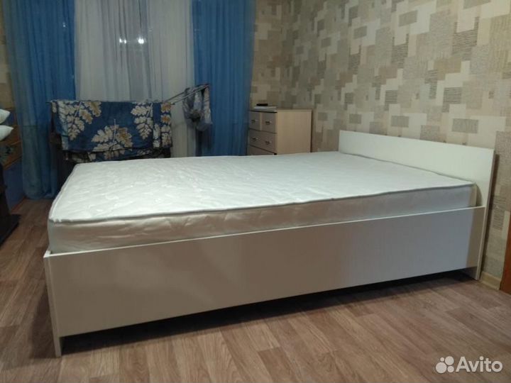 Кровать с матрасом 1400х2000